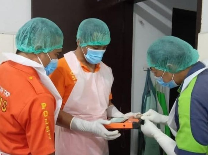 Kepolisian Tulungagung mengidentifikasi mayat pria yang ditemukan di perairan selatan. Hasilnya, korban diketahui bukan nelayan Trenggalek yang hilang, melainkan warga Kecamatan Tanggunggunung.