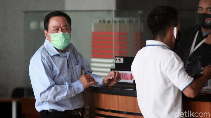 Pengusaha Andi Sukandi Diperiksa KPK Soal Kasus PT DI Pengusaha Andi Sukandi menjalani pemeriksaan di gedung KPK. Ia diperiksa terkait kasus dugaan korupsi di PT Dirgantara Indonesia (persero).