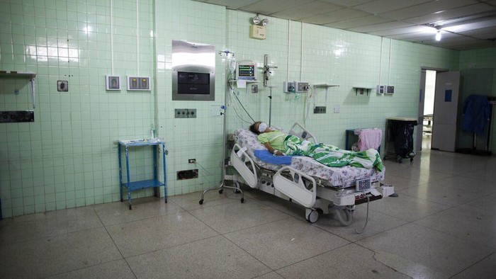 Potret Pasien Kanker di Venezuela Bertahan Hidup di Tengah Pandemi RS pasien kanker di Venezuela jatuh bangun bertahan dari pandemi COVID-19. Selain berjuang sembuh dari penyakit, pasiennya pun berjuang menghindari virus Corona
