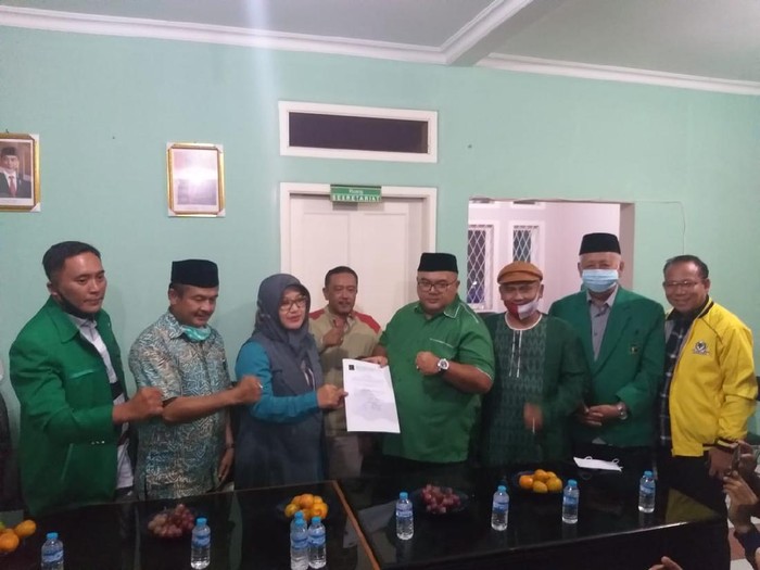 PPP serahakn dukungan ke Nia-Usman di Pilbup Bandung.