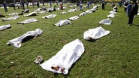 Pihak kepolisian setempat hanya mengizinkan para demonstran melakukan unjuk rasa mulai pukul 08.00 hingga 19.00 waktu setempat. AP Photo/Alastair Grant  