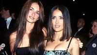 Salma Hayek dan Penelope Cruz sempat menjadi aktris latin yang digilai banyak pria. Dok. Instagram/salmahayek