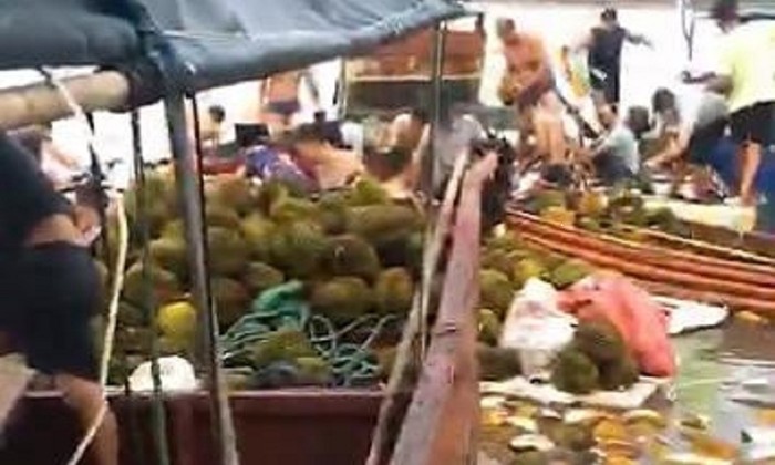 Satu kampung keracunan usai makan durian yang tercemar air laut