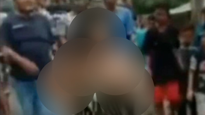 Screenshot viral wanita diarak setengah bugil di Sumbar (dok. Istimewa)