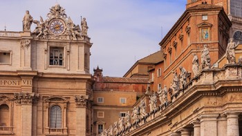 10. Situs Warisan Dunia: Vatikan adalah satu-satunya negara yang sepenuhnya ditetapkan sebagai situs Warisan Dunia. Situs ini terdaftar pada tahun 1984. Daftar tersebut mencakup kota Vatikan dan properti ekstrateritorial di Roma, yaitu Basilika Santo Petrus dan Santa Maria Maggiore. Foto: Getty Images/ChandraDhas