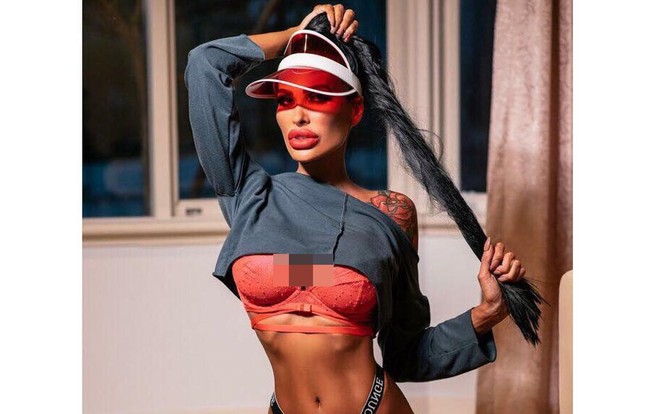 Aku mungkin berusia 31 tapi aku merasa seperti 21. Aku seperti wine yang baik. Aku merasa lebih baik dengan usiaku dan tentu saja itu karena operasi plastik, ungkapnya bangga.  Foto: Instagram