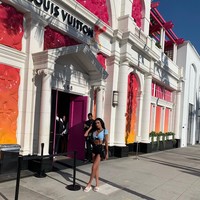 Followers di Instagramnya pun menyebut penampilan ekstrem Tara mirip boneka seks. Tidak ada batasnya bagiku untuk operasi plastik. Hal ini bikin kecanduan dan aku ingin payudara yang lebih besar lagi, ujarnya.  Foto: Instagram