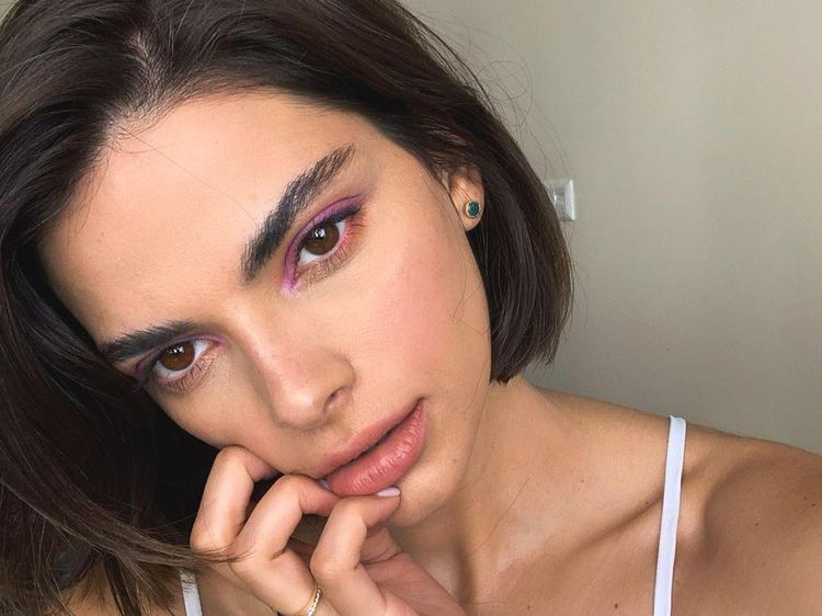 8 Foto Wanita Cantik yang Terlalu Mirip Kendall Jenner, Bikin Salfok