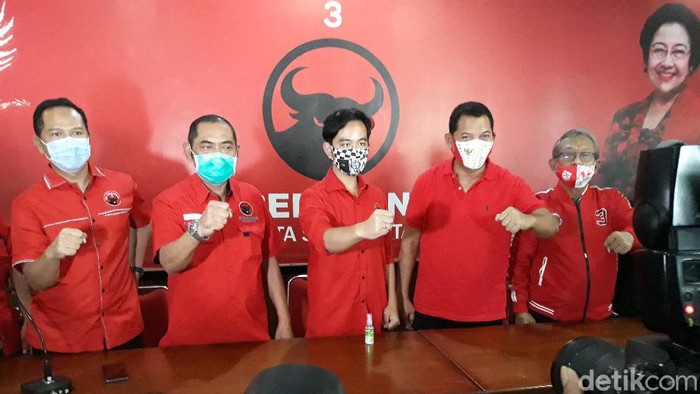 Tim pemenangan Gibran-Teguh di kantor DPC PDIP Solo, Laweyan, Solo, Kamis (3/9/2020).
