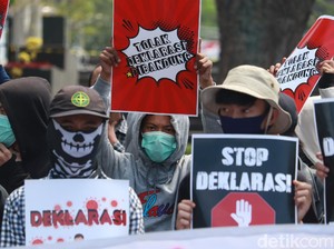Tolak Deklarasi KAMI di Bandung, Puluhan Orang Demo di Depan Gedung Sate
