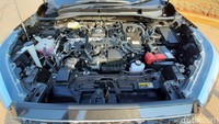 Toyota Corolla Cross menggendong mesin 2ZR-FXE berkapasitas 1.798 cc 4-silinder DOHC dengan teknologi VVT-i. Mesin bensinnya saja sanggup menghasilkan power maksimum sebesar 98 PS dan torsi 142 Nm. Mesin itu tak bekerja sendirian karena ada motor listrik yang mampu menghasilkan power maksimum sebesar 72 PS dan torsi sebesar 162 Nm. Foto: Rangga Rahadiansyah/detikOto