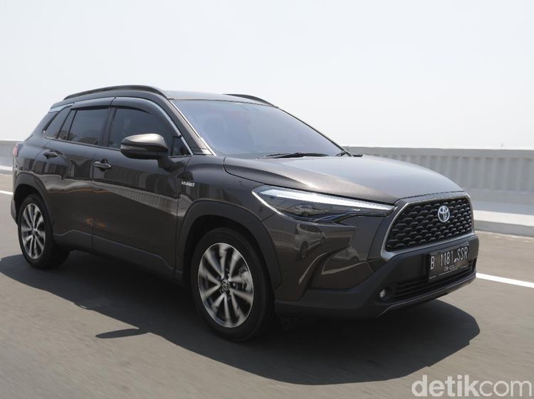 Mencoba Toyota  Corolla Cross, Salah Satu Mobil Hybrid Termurah