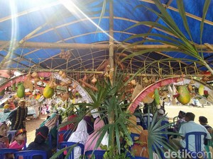 Melihat Tradisi Hajat Bumi Situs Makam Cariu Ciamis