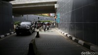 Pengerjaan terus dikebut oleh para pekerja.