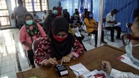 Sebelumnya, pada 2 September 2020 telah dilaksanakan sosialisasi kepada 23 kepala keluarga (KK) pertama penerima kompensasi serta sosialisasi berupa paparan nama-nama individu penerima  dan jumlah nominal kompensasi yang diterima masing-masing dalam bentuk buku rekening tabungan Bank DKI.