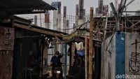 Setelah  kompensasi  diterima,  warga  diberikan  waktu  selama  30  hari  untuk  meninggalkan  tempat tinggalnya.