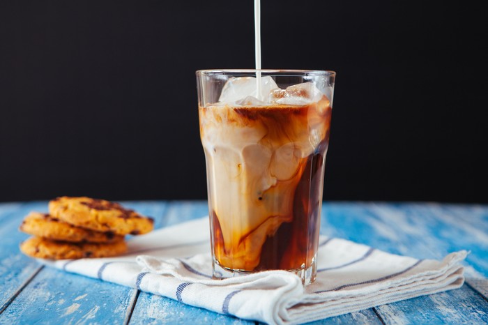 5 Tips Menikmati Es Kopi Susu Kekinian yang Lebih Sehat