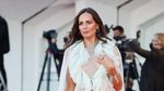 Bikin Heboh, Model Ini Kenakan Gaun Transparan di Venice Film Festival