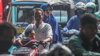 Banyak dari warga yang beraktivitas disini tanpa menggunakan masker.