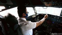 Flight Instrumen adalah instrumen-instrumen yang terdapat di dalam kokpit  yang memberikan informasi tentang situasi penerbangan dari pesawat yang sedang dikendalikan, mulai dari informasi ketinggian, kecepatan, dan informasi lainnya yang dibutuhkan.
