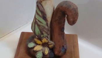 Oke... jadi ini adalah kucing dengan wajah sedih dan kotoran besar di dekat ekornya. Hmm... Foto: Ispeak Catanese via Bored Panda