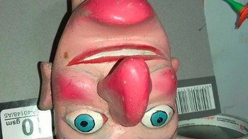 Tiba-tiba saja menemukan benda berbentuk wajah ini di gudang. Foto: SRW via Bored Panda