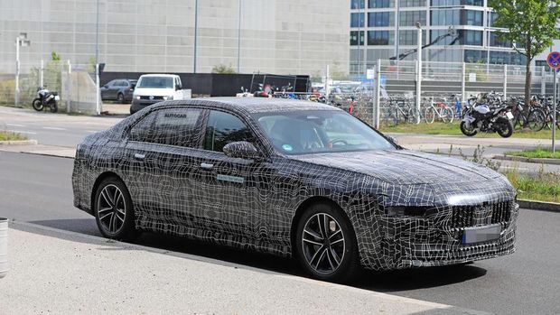 BMW All New i7