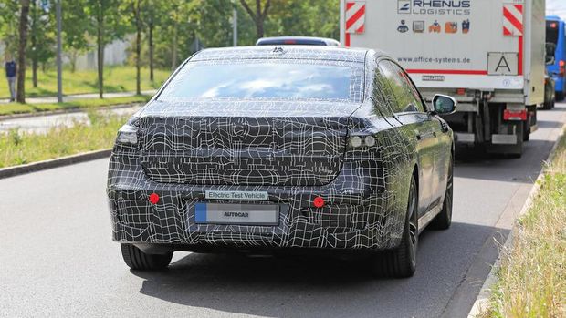 BMW All New i7