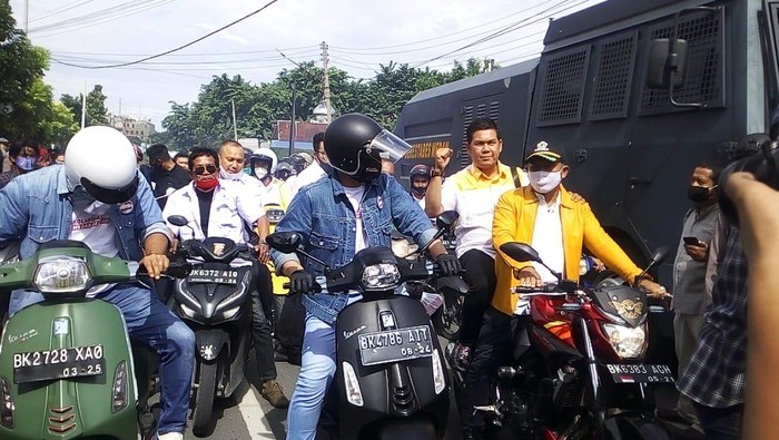 Bobby Nasution datang ke KPU Medan (Datuk Haris Molana-detikcom)