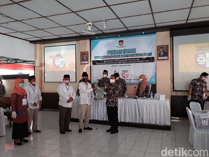 Bupati petahana Suharsono-Totok Sudarto daftar Pilkada Bantul, Jumat (4/9/2020).