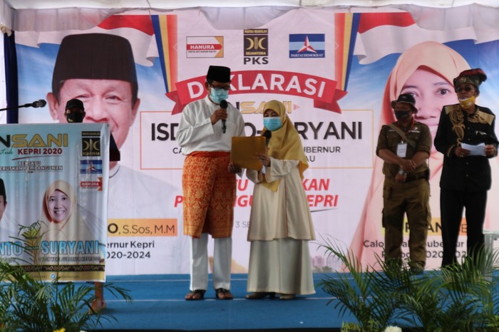 Gubernur Kepulauan Riau (Kepri) Isdianto kembali maju di Pilgub Kepri 2020. Isdianto berpasangan dengan kader PKS Suryani.