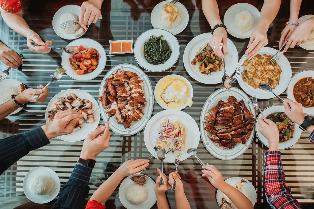 China Tutup 13,600 Akun Mukbang yang Buang-buang Makanan