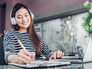 4 Jenis Musik Ini Bisa Bikin Lebih Produktif Lho, Apa Aja?