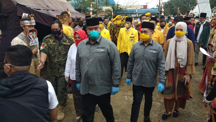 di Damasnyah-Rendi Solihin mendaftarakan diri sebagai bakal pasangan calon (bapaslon) bupati dan wakil bupati di Pilkada Kutai Kartanegara (Kukar),