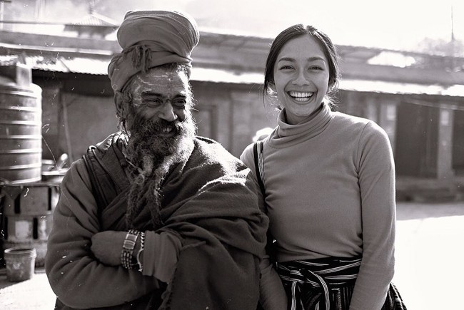 Di luar dunia akting, perempuan berkulit sawo matang ini hobi traveling. Ia kerap mengunggah momen jalan-jalannya di Instagram. (Foto: Instagram/@faradinamufti)