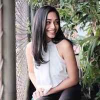 Sukses berakting di layar kaca, ia merambah layar lebar. Perempuan Tanah Jahanam (2019) menjadi salah satu highlight dalam kariernya. (Foto: Instagram/@faradinamufti)