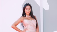Pose Georgina Rodriguez kala bergaya di depan kamera. Getty Images/Ernesto S. Ruscio