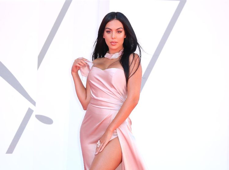 Pacar Cristiano Ronaldo, Georgina Rodriguez Seksi Abis di Venice Film Festival
