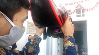 Helm Gatotkaca Pendeteksi Suhu Tubuh