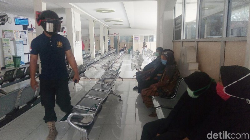 Helm Gatotkaca Pendeteksi Suhu Tubuh