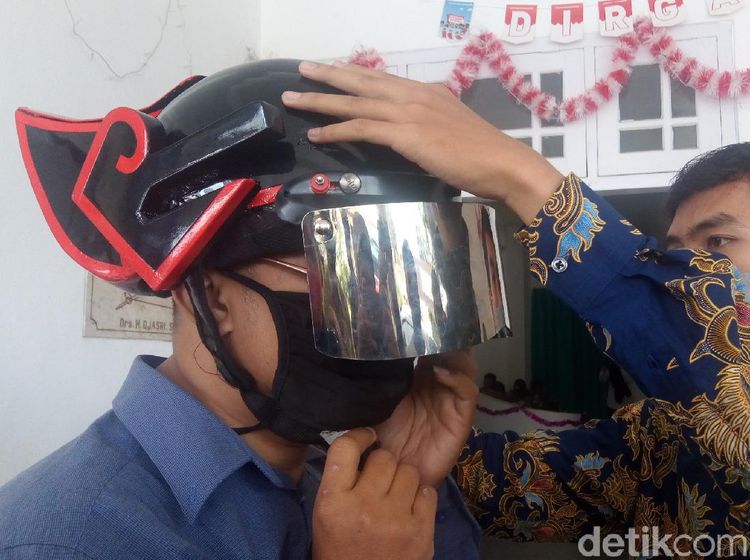 Bukan Gundala, Ini Helm Canggih Pendeteksi Suhu Tubuh