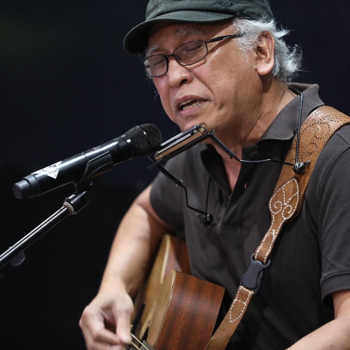 Iwan Fals meluncurkan novel Air Mata Api Iwan Fals meluncurkan novel Air Mata Api
