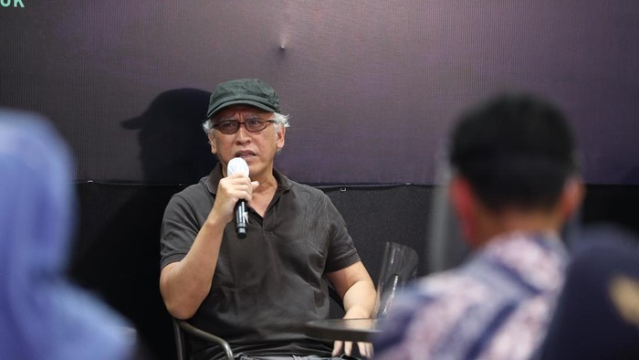 Iwan Fals meluncurkan novel Air Mata Api Iwan Fals meluncurkan novel Air Mata Api