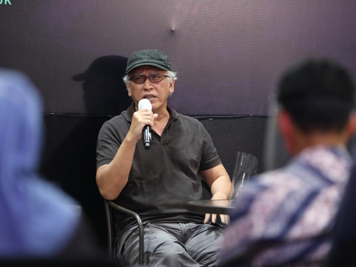 Iwan Fals meluncurkan novel Air Mata Api