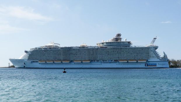 Royal Caribbean ship Allure of the Seas is seen in Nassau, Bahamas on April 29, 2019. (Photo by Daniel SLIM / AFP)
