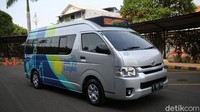 Jika tidak ada jarak sosial, armada ini punya daya angkut berkapasitas 16 orang, termasuk supir.  
