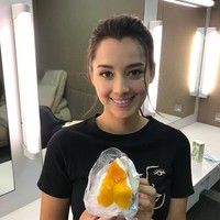 Aku masih sangat terkejut. Hong Kong selalu punya tempat spesial di hatiku dan aku tidak sabar untuk mengambil kesempatan ini untuk terus menyebarkan cinta dan kesenangan. Dan terakhir, untuk ayahku, kita berhasil, tulisnya. Foto: Instagram @lisamarie_tse