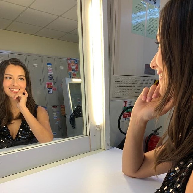 Ketika aku berusia 17 tahun, ayahku mendukungku untuk datang ke Hong Kong dan ikut ajang kecantikan Miss Hong Kong tapi aku waktu itu tidak tertarik karena aku punya banyak teman di Skotlandia, ujar Lisa Marie yang lulusan Edinburgh Napier University itu. Foto: Instagram @lisamarie_tse