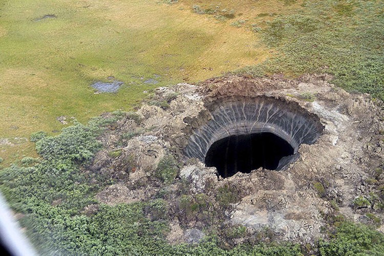 Lubang raksasa Siberia
