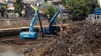 Pengerukan lumpur terus digalakkan untuk memastikan kemampuan sungai menampung debit air saat musim penghujan.